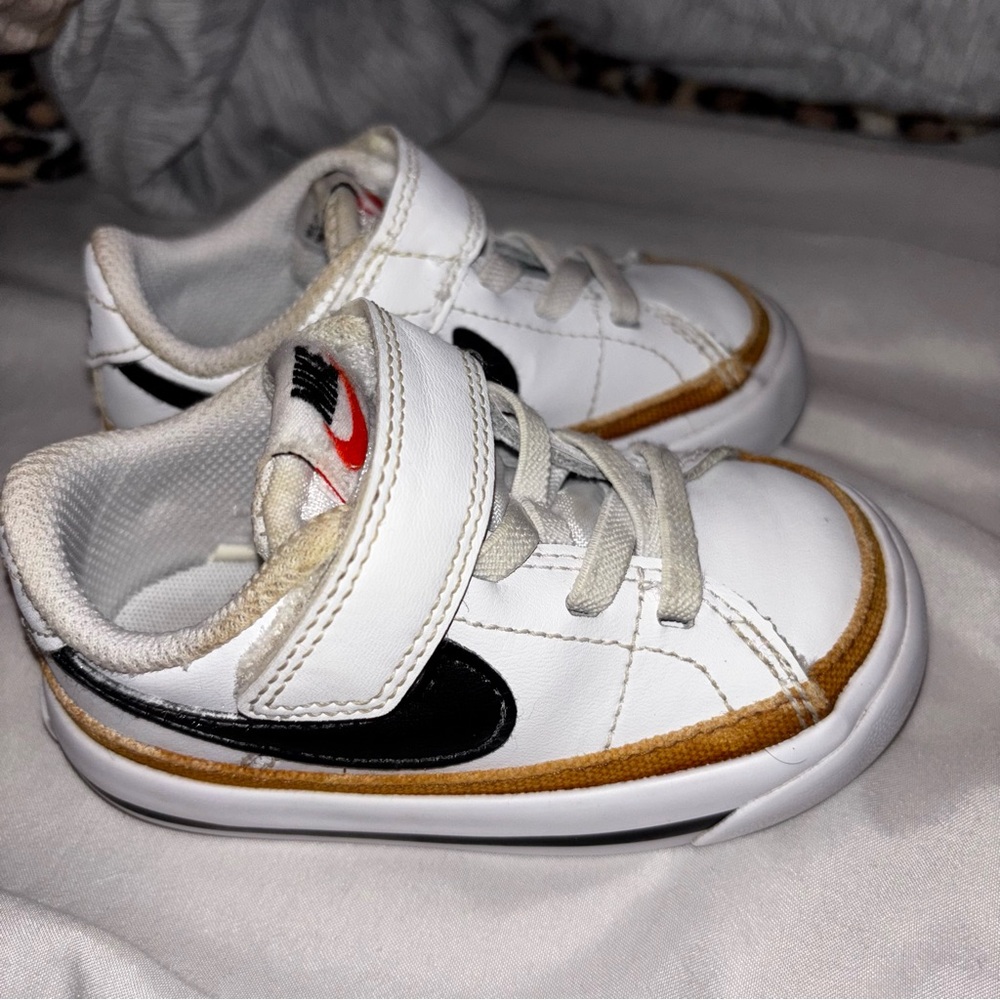 Nike White Toddler Sneakers With Velcro Strap